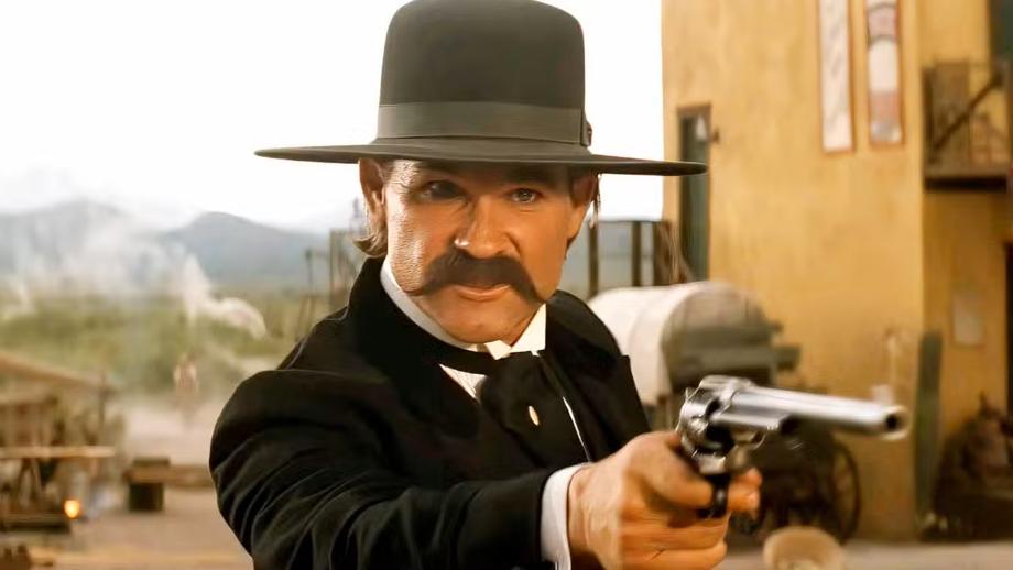 CINE FAMILIAR: WYATT EARP